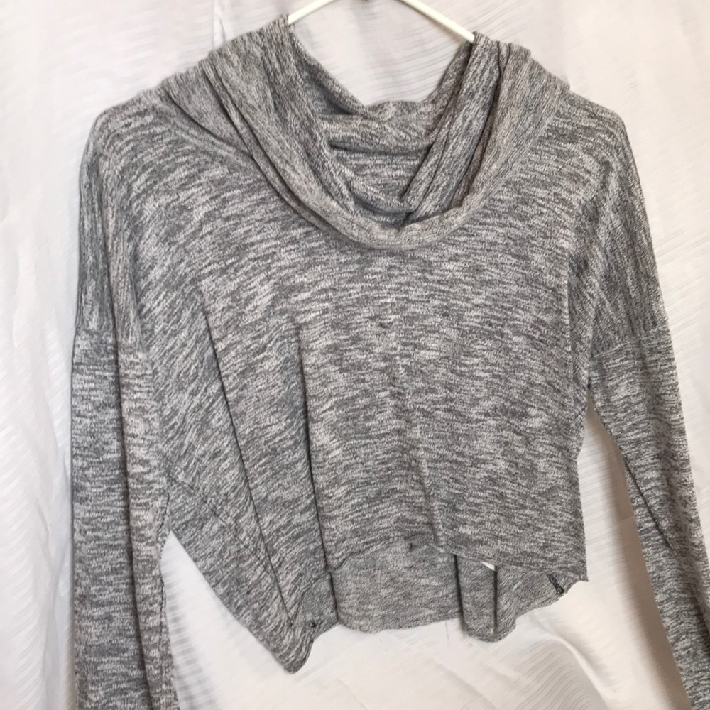 Hollister cropped sweater. Long sleeve.
